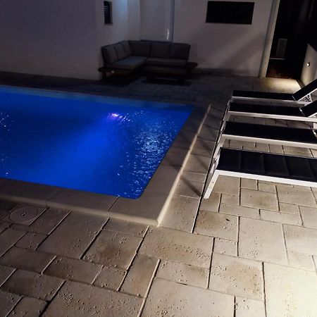 Big Swimming Pool Apartment Monvidal Pula Exterior photo