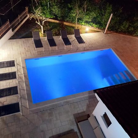 Big Swimming Pool Apartment Monvidal Pula Exterior photo