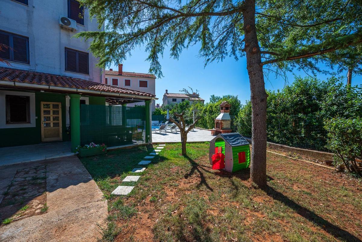 Big Swimming Pool Apartment Monvidal Pula Exterior photo