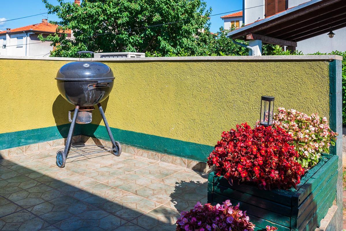 Big Swimming Pool Apartment Monvidal Pula Exterior photo