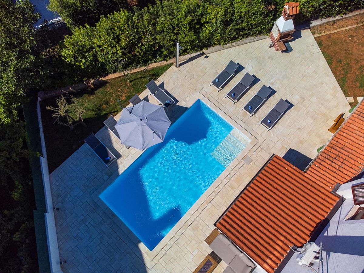 Big Swimming Pool Apartment Monvidal Pula Exterior photo
