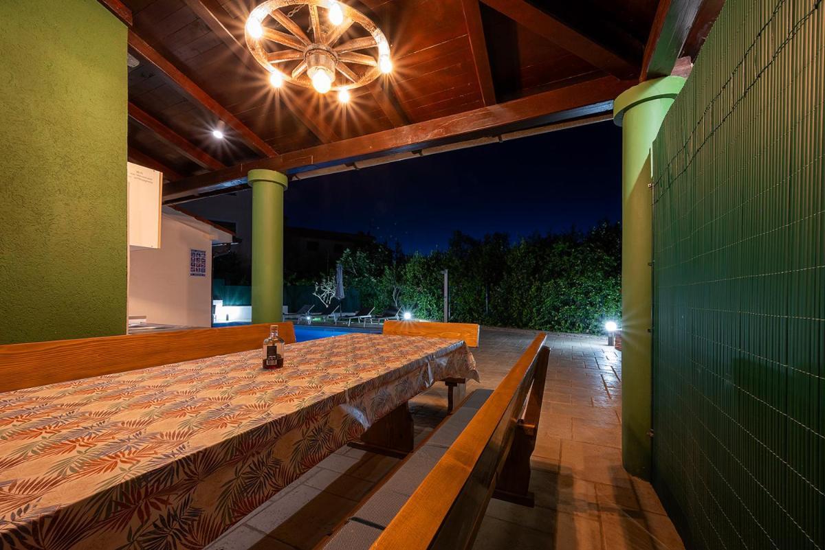 Big Swimming Pool Apartment Monvidal Pula Exterior photo