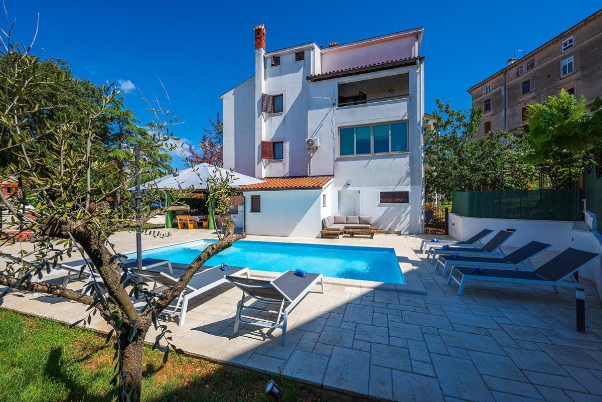 Big Swimming Pool Apartment Monvidal Pula Exterior photo