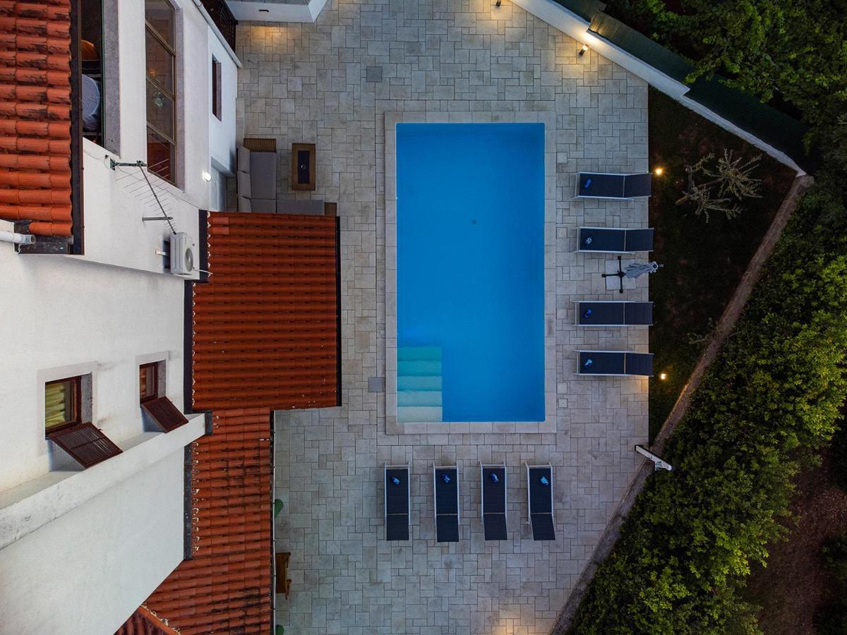 Big Swimming Pool Apartment Monvidal Pula Exterior photo