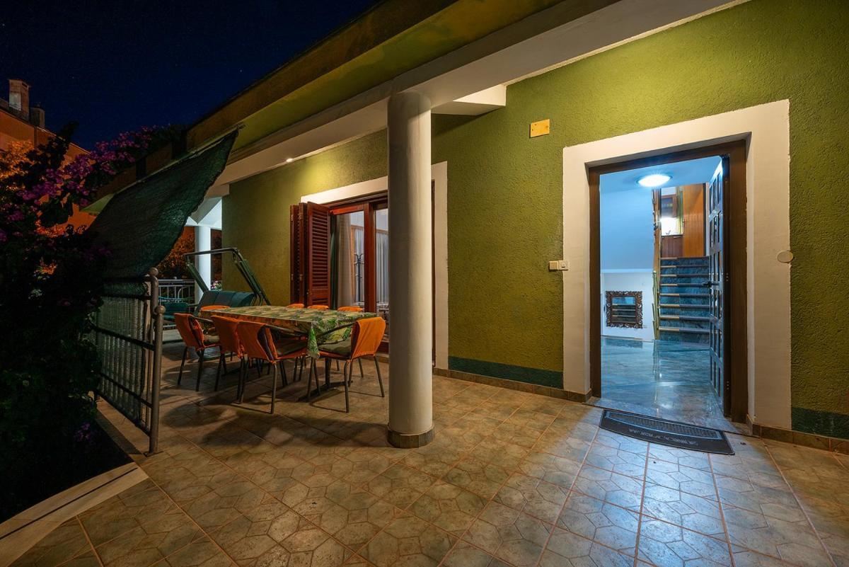 Big Swimming Pool Apartment Monvidal Pula Exterior photo